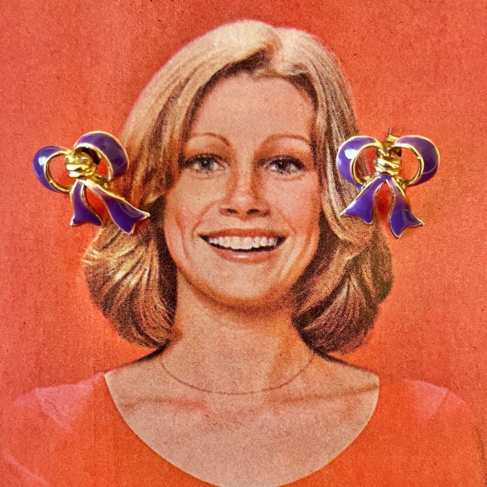 Vintage earrings c.1980s 🖤